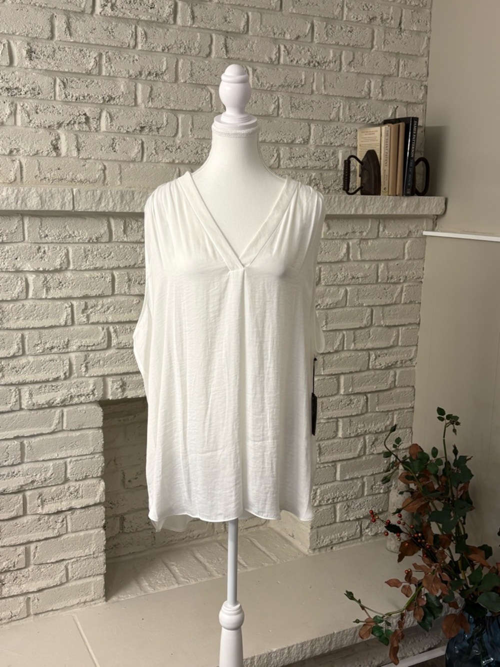 Vince Camuto NWT XXXL New Ivory Sleeveless Rumple Satin V-Neck Blouse